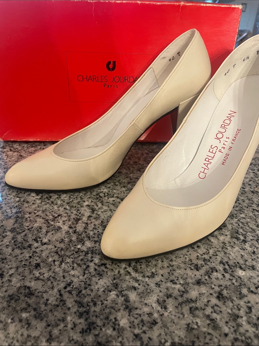 Charles Jourdan Cream Leather Pointed Pumps
